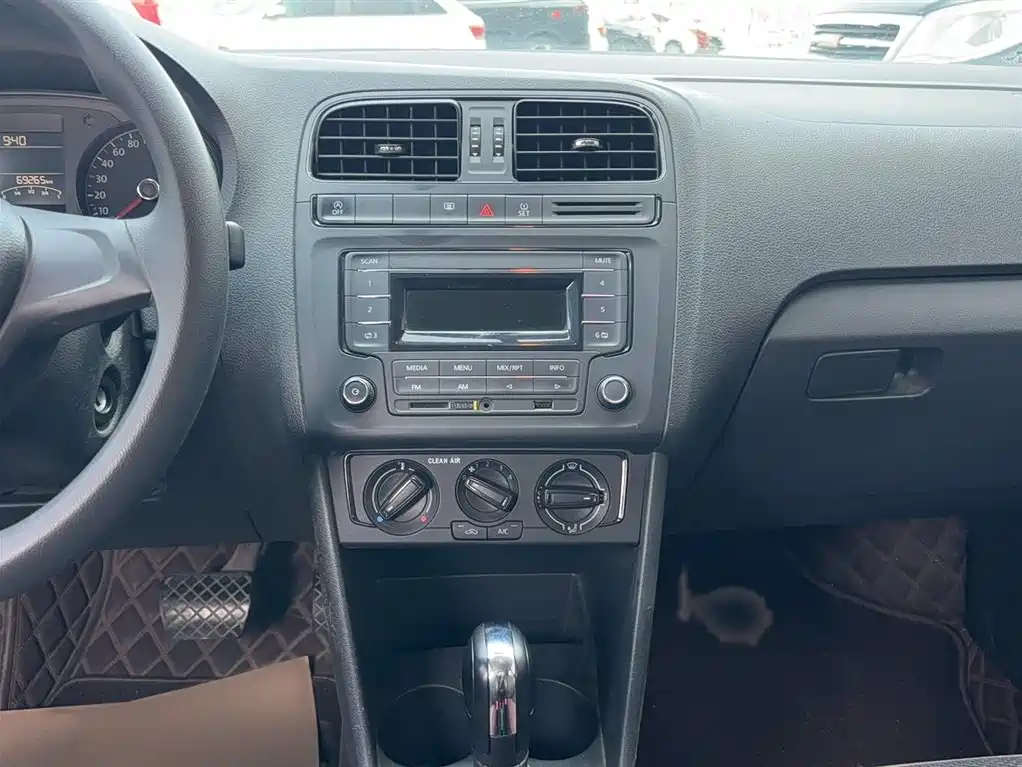 Volkswagen Polo 2018 1.5L Auto Safe Drive фото 12