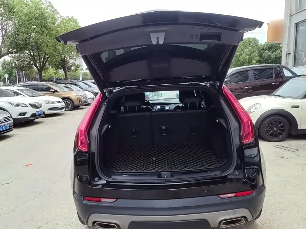 Фото 19 - Cadillac XT4