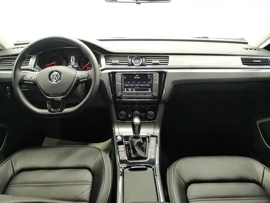 Volkswagen Passat 2017 330TSI DSG Prestige фото 12
