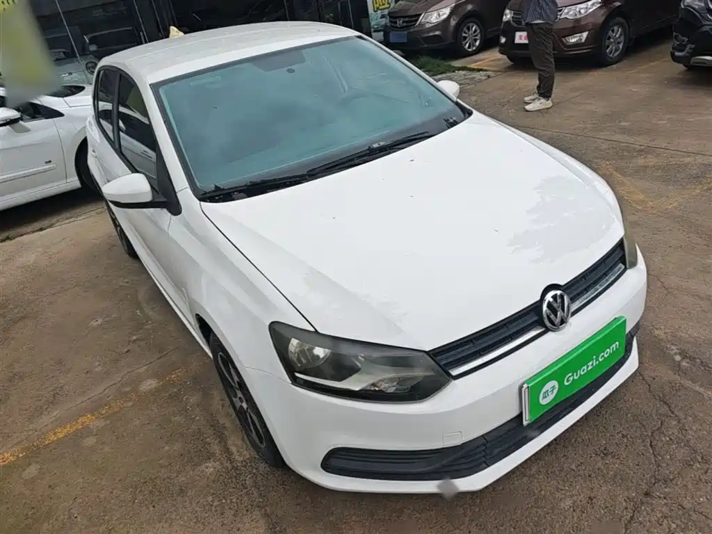 Volkswagen Polo 2014 1.4L Manual Trend Edition фото 4