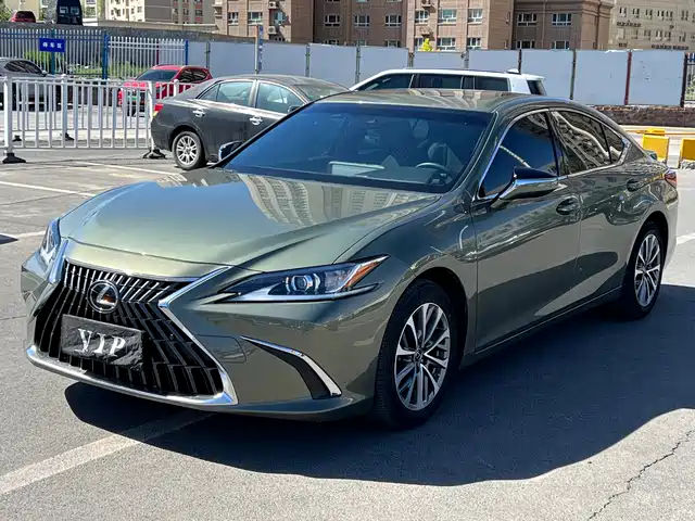 Lexus ES 2022 300h Excellence Edition