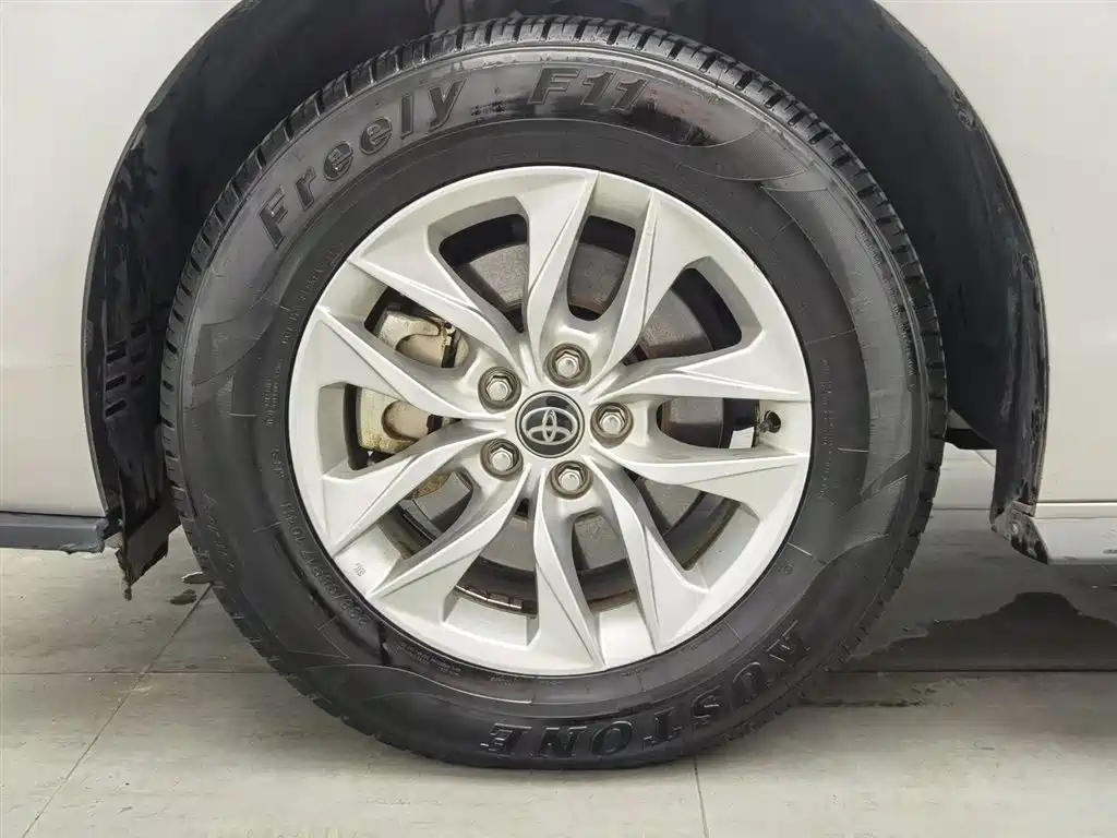 Toyota Granvia 2023 2.5L Hybrid Comfort Edition фото 17