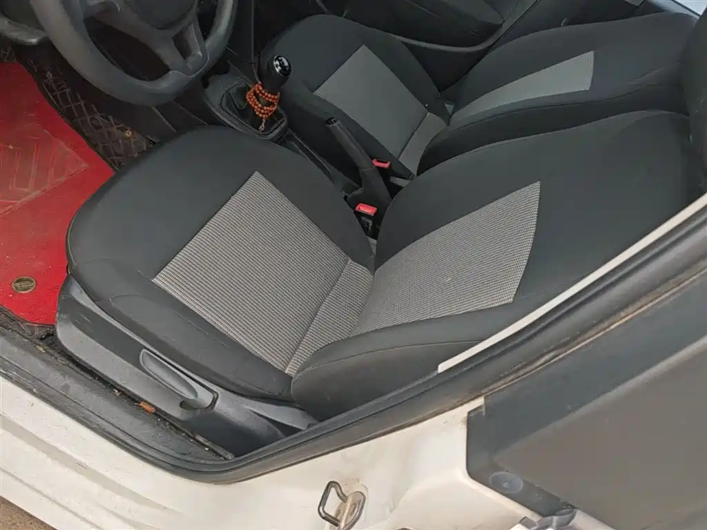 Volkswagen Polo 2014 1.4L Manual Trend Edition фото 15