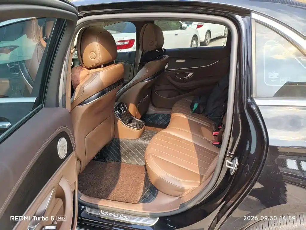 Фото 7 - Mercedes-Benz E-Class