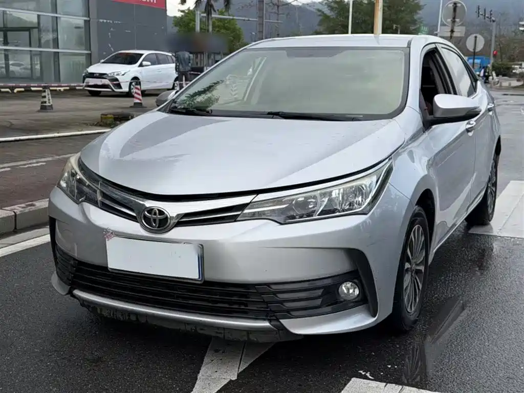 Toyota Corolla 2017 Facelift 1.2T S-CVT GL фото 2