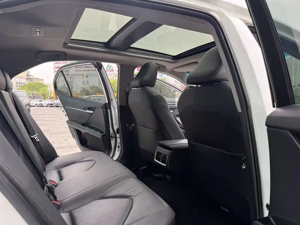 Toyota Camry 2021 2.5G Luxury Edition фото 17