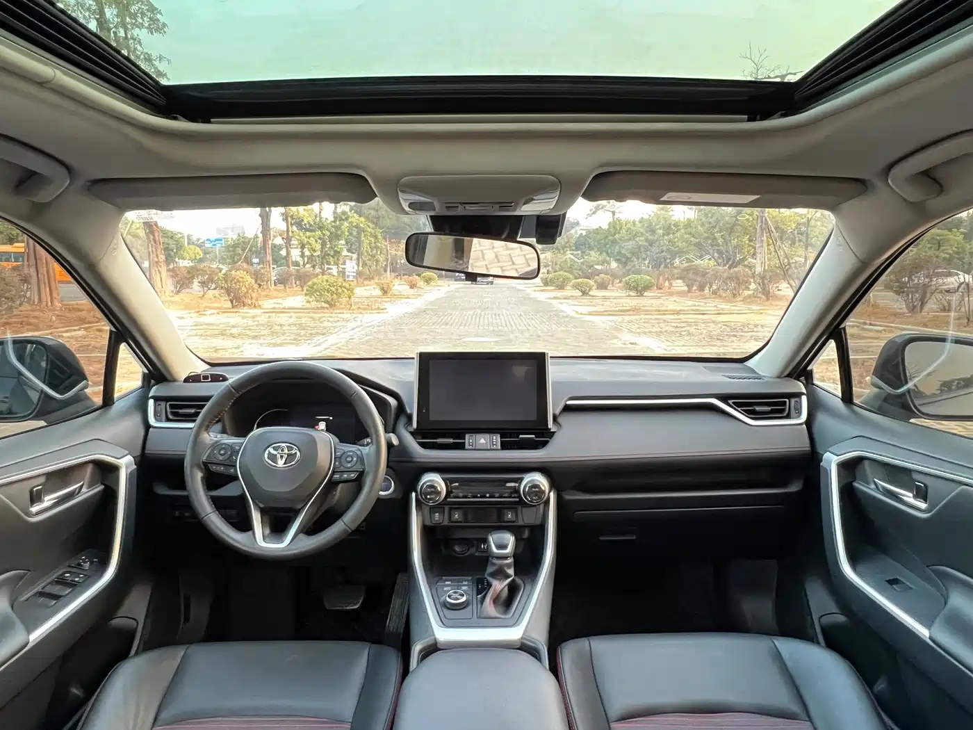 Toyota RAV4 Rongfang Dual Engine E+ 2022 2.5L 2WD Elite Pro фото 12