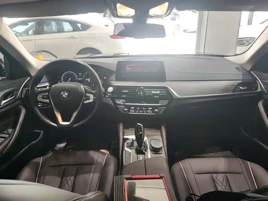 BMW 5 Series New Energy 2019 530Le Luxury Package фото 10