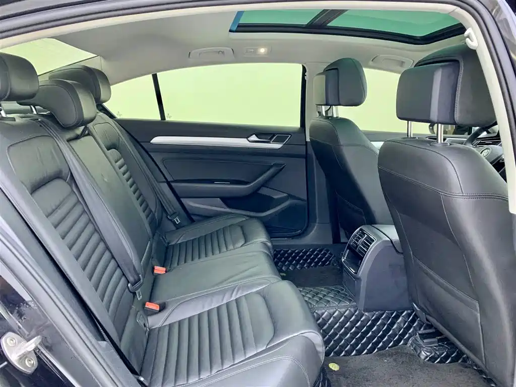 Volkswagen Magotan 2017 330TSI DSG Leading фото 13