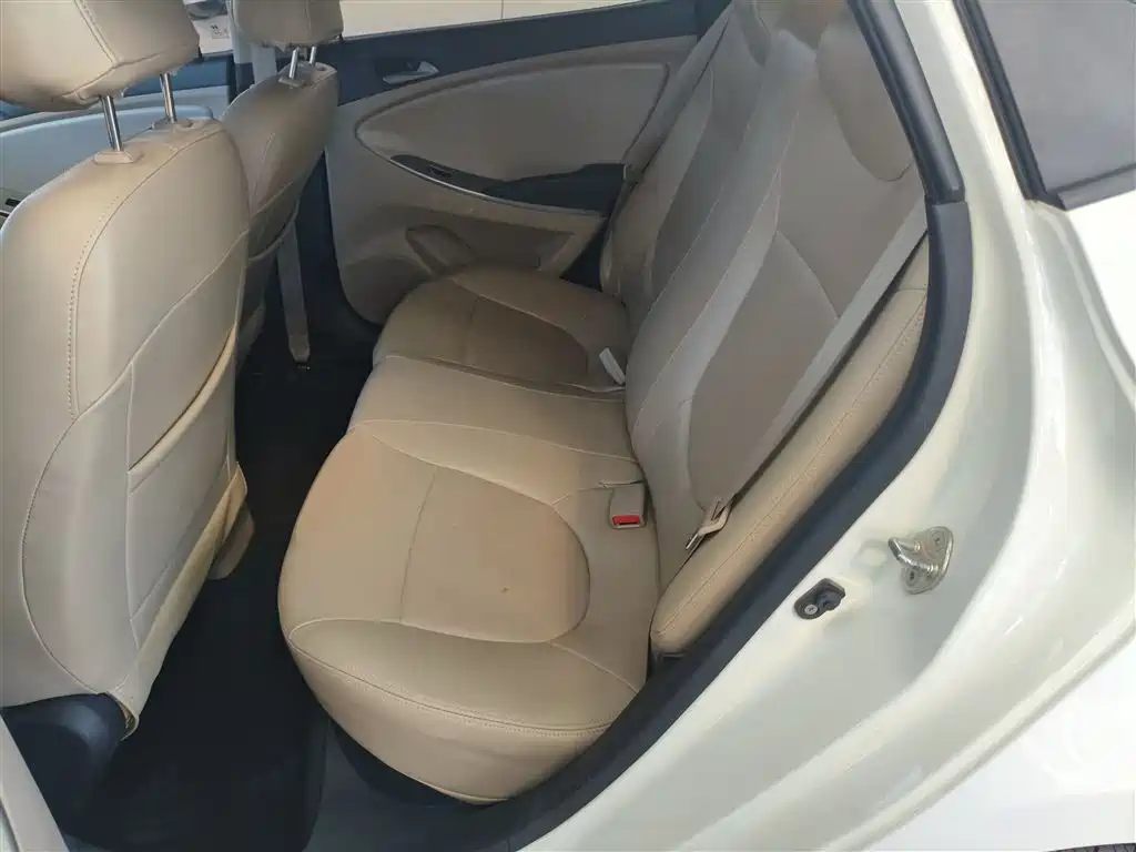 Hyundai Verna 2016 1.4L Automatic Smart GLS фото 17