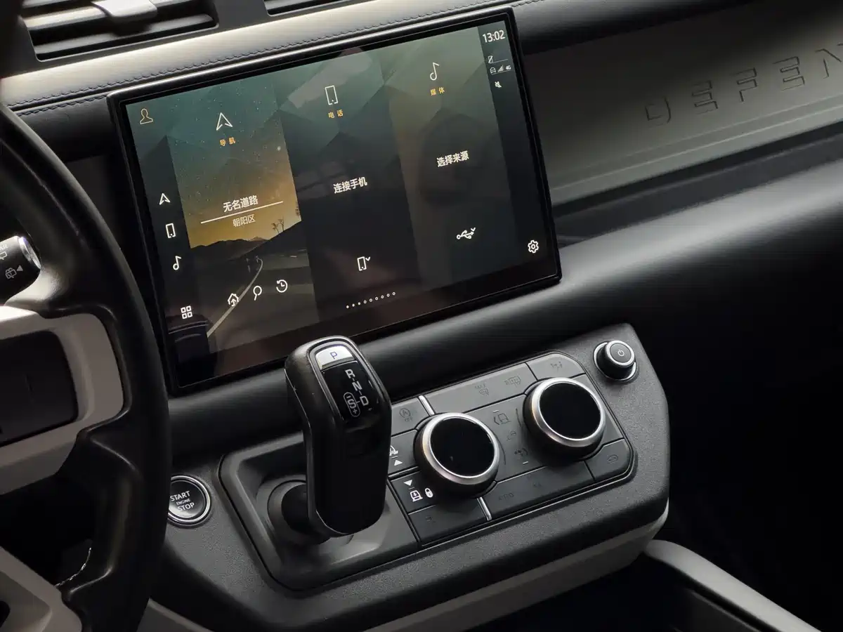 Land Rover Defender 2023 Model 110 3.0T P400 Dark Special Edition фото 5
