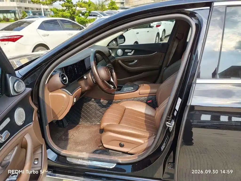 Фото 6 - Mercedes-Benz E-Class