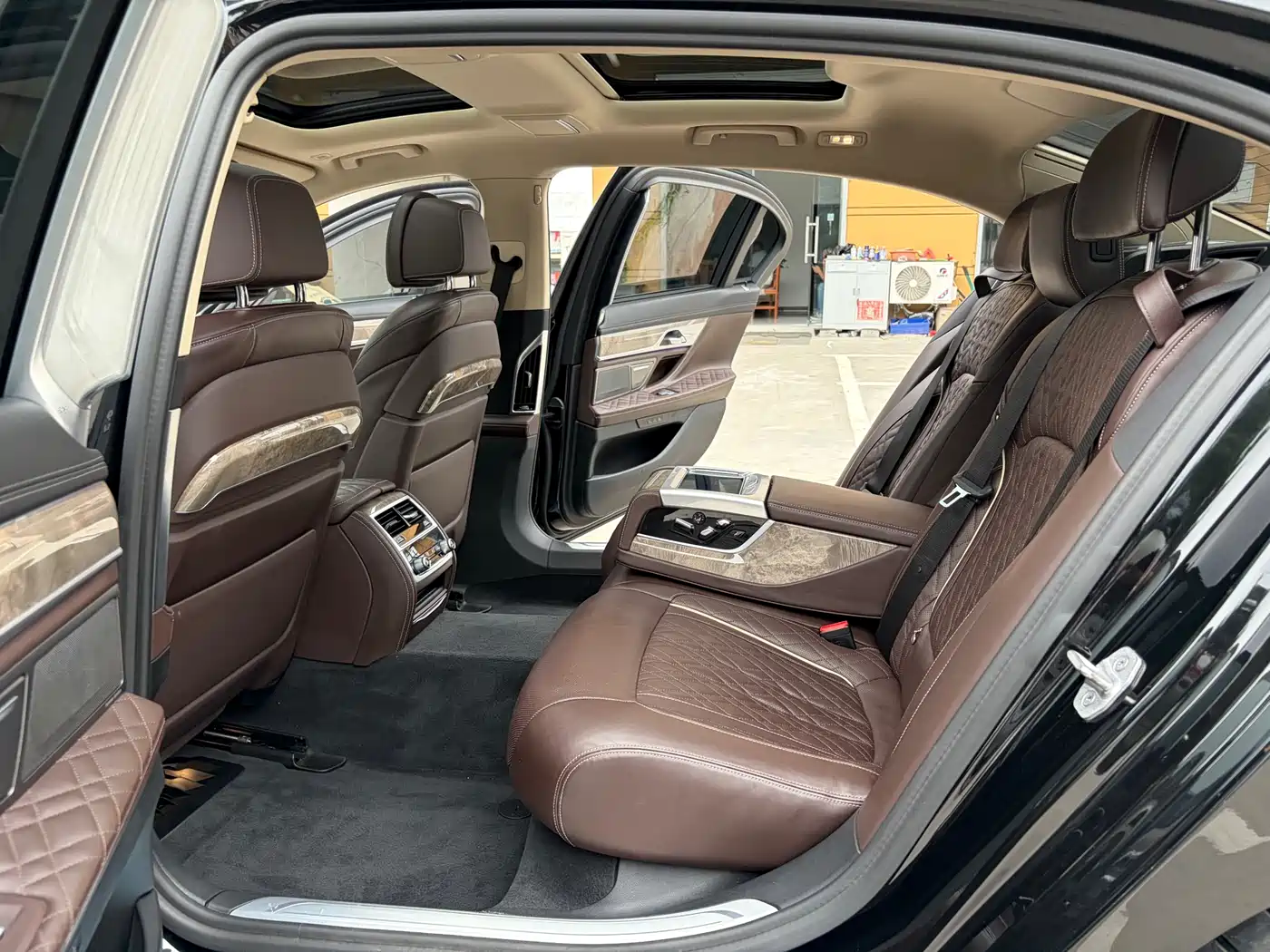 BMW 7 Series 2021 Model 740Li Leading Luxury Package фото 14