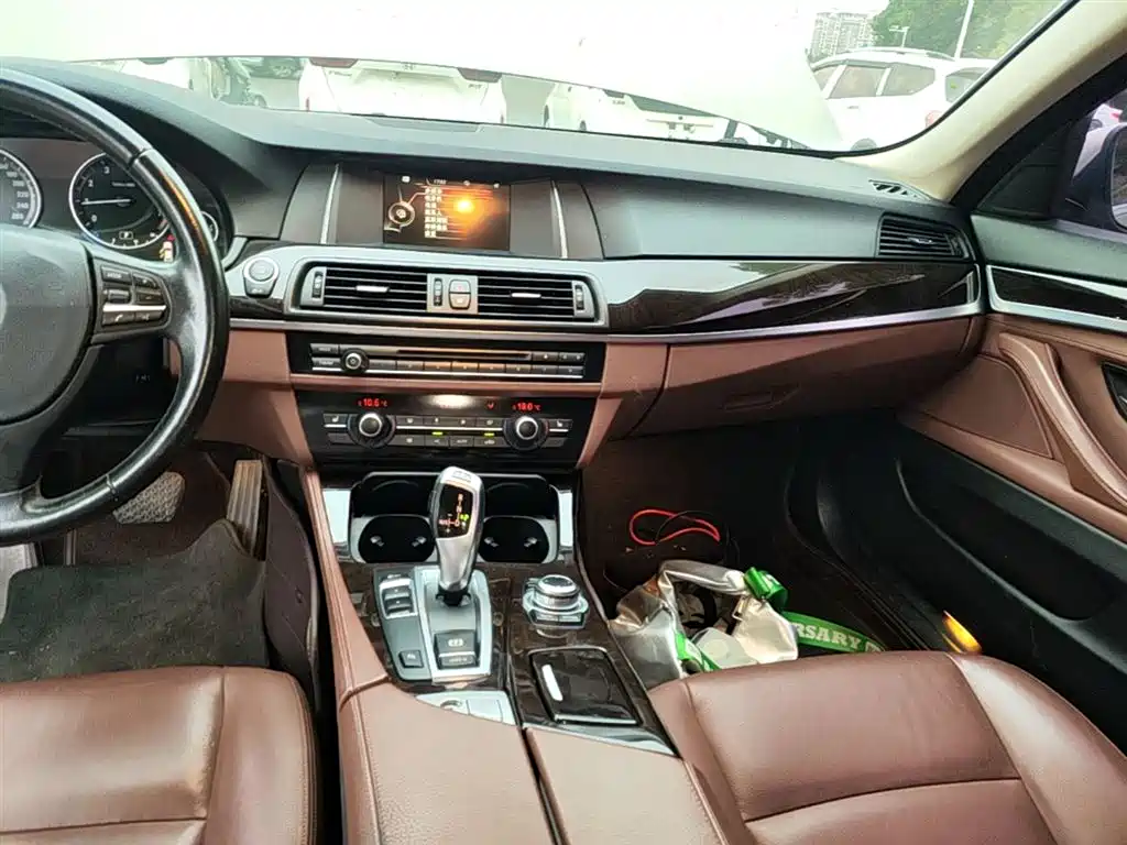 BMW 5 Series 2014 525Li Leading фото 13