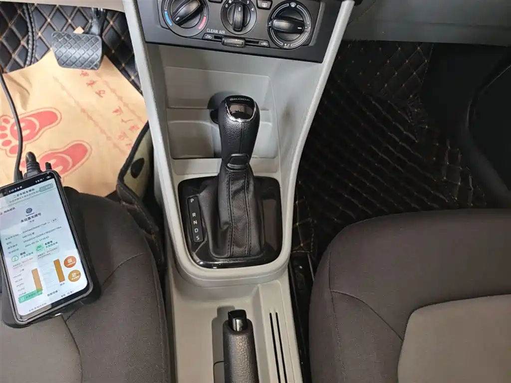 Škoda Rapid 2016 1.6L Automatic Forward Edition фото 14