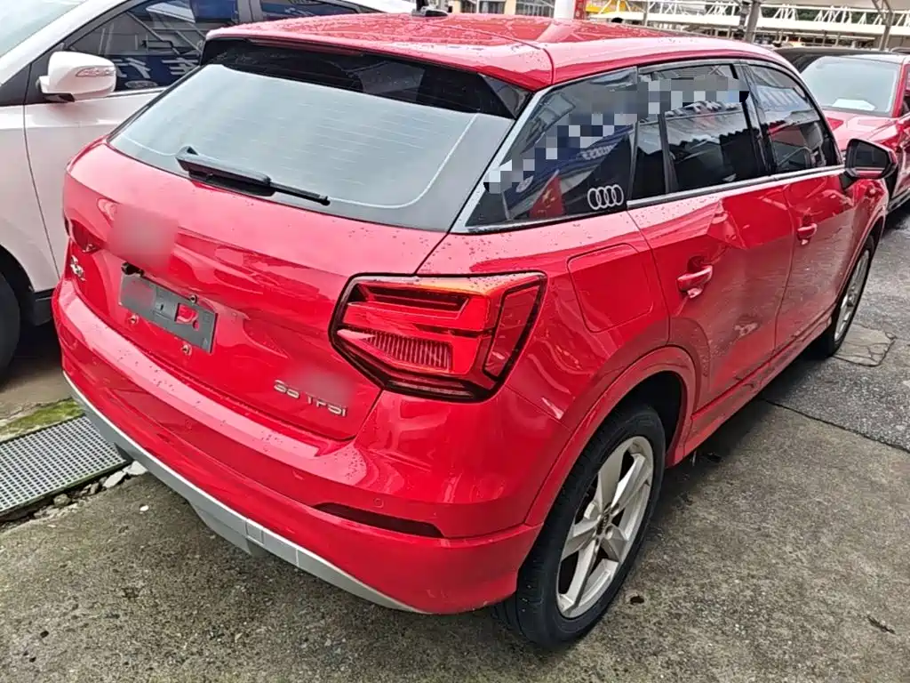 Photo 7 - Audi Q2L