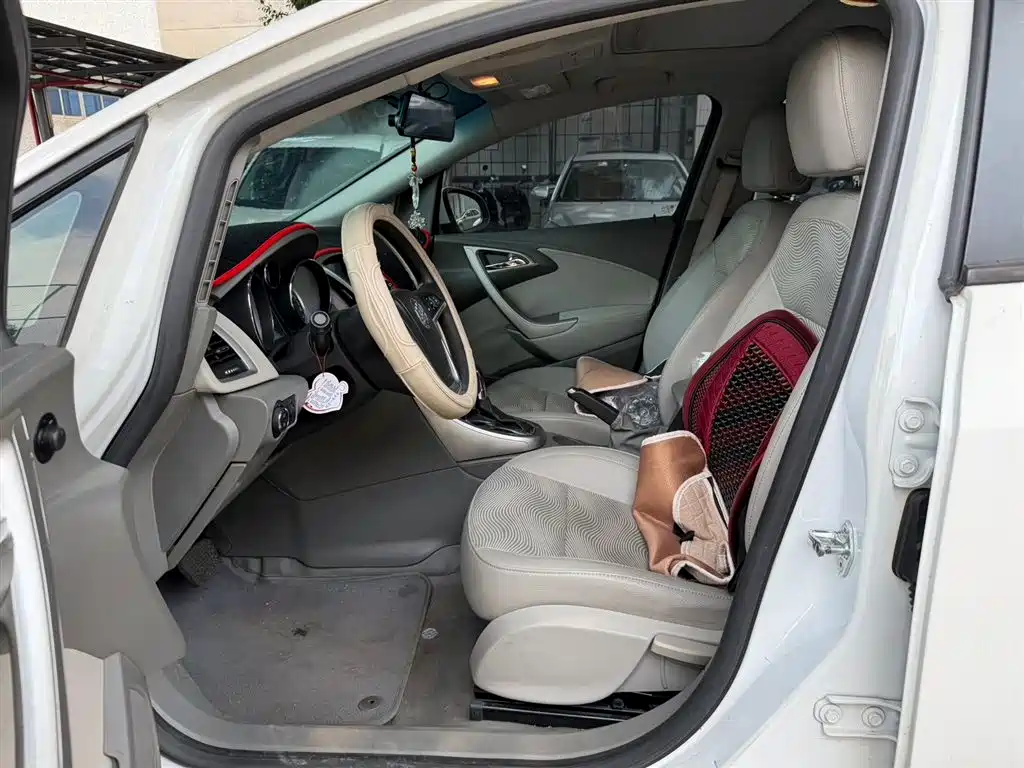 Buick Excelle 2012 XT 1.6L Automatic Fashion Edition фото 6