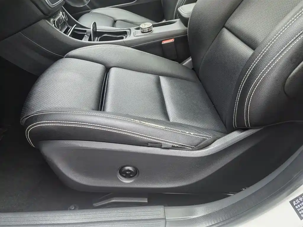 Mercedes-Benz GLA 2017 GLA 200 Dynamic фото 20