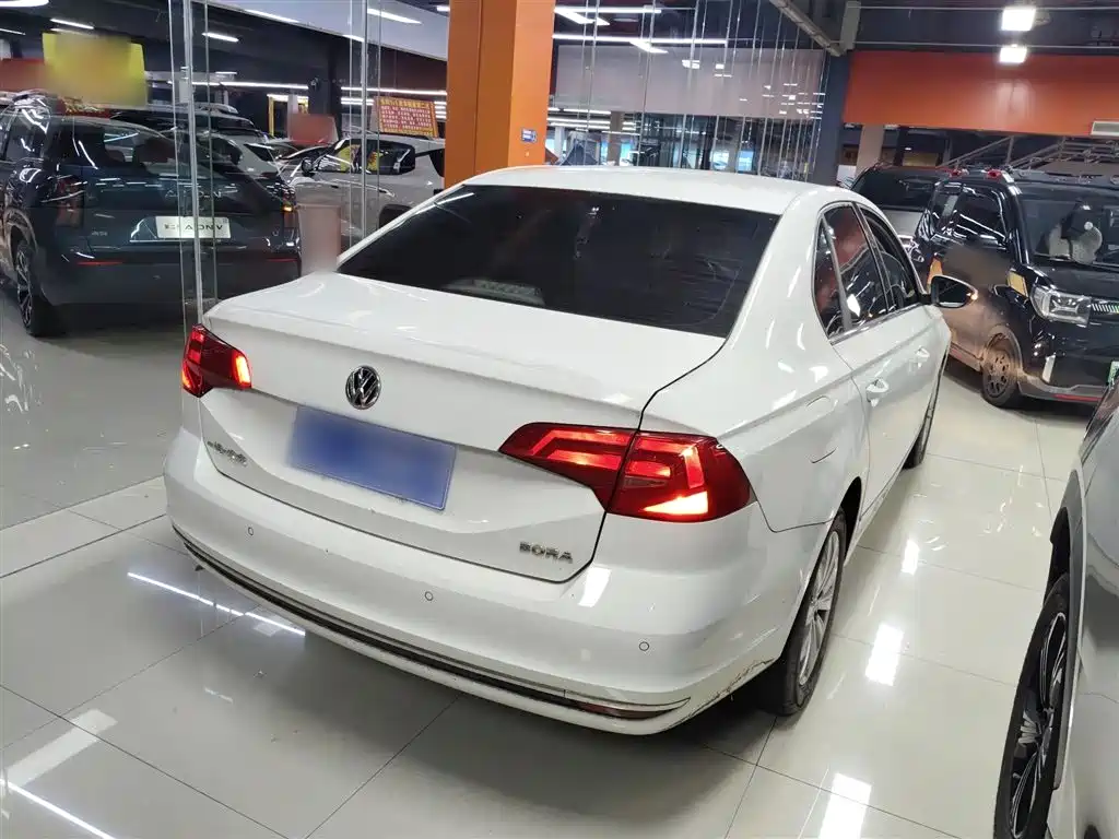 Volkswagen Bora 2018 1.5L Automatic Comfort фото 7