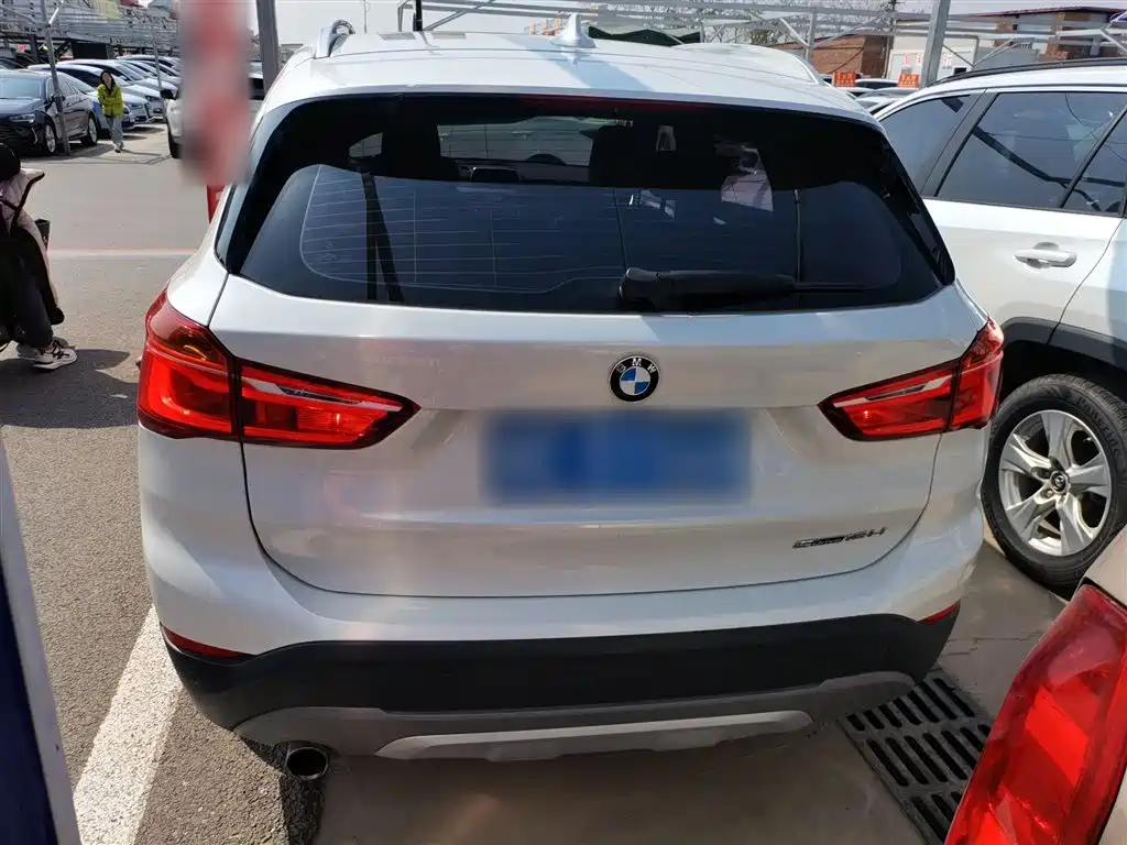 BMW X1 2018 sDrive18Li Premium Model фото 6