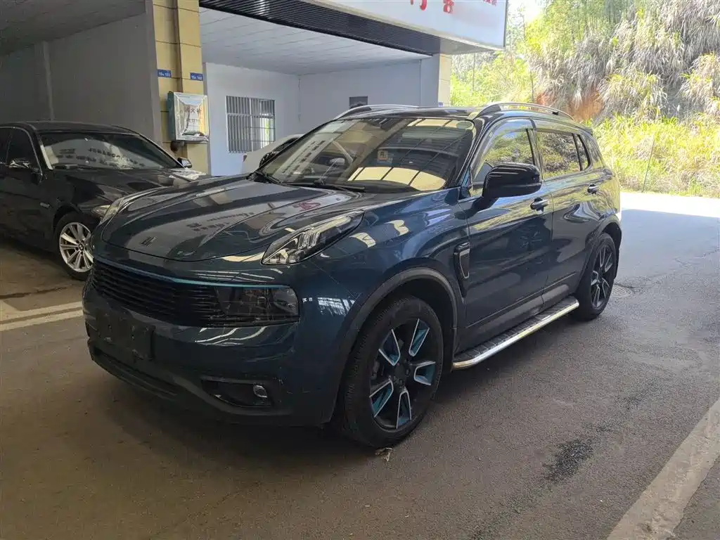 Lynk & Co 01 2017 2.0T 2WD Pro Shine Edition