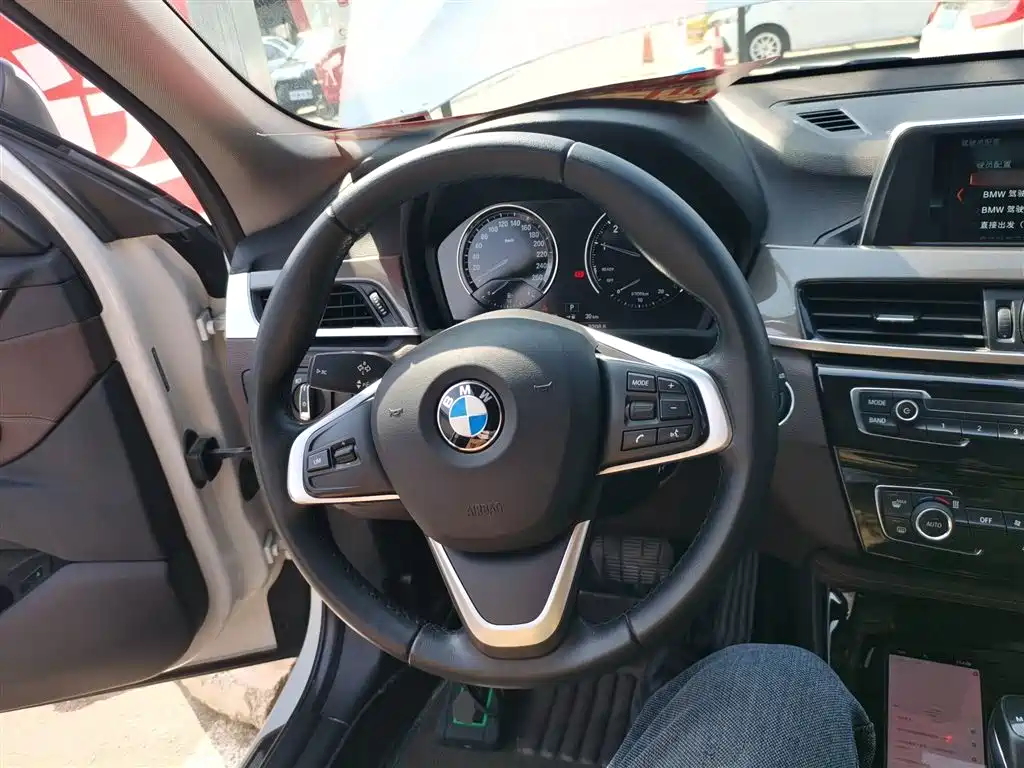 BMW X1 2018 sDrive18Li Premium Model фото 11
