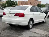 Photo 5 - Volkswagen Jetta