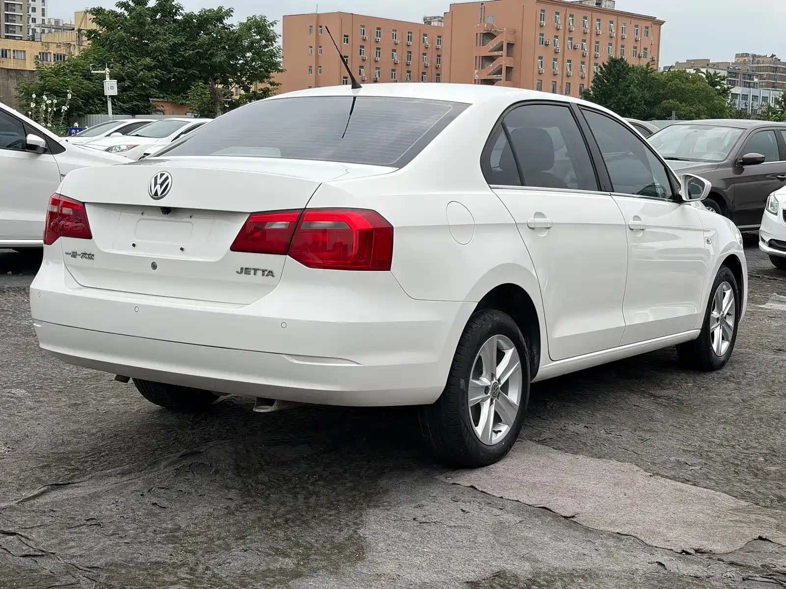 Photo 5 - Volkswagen Jetta