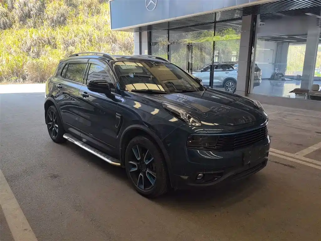 Lynk & Co 01 2017 2.0T 2WD Pro Shine Edition фото 4
