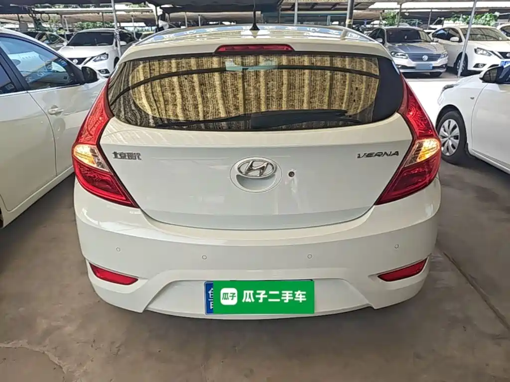Hyundai Reina 2016 2016 1.4L Automatic GLX Leading