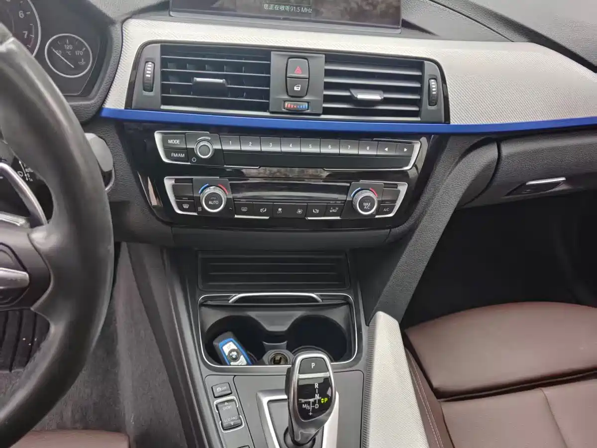 BMW 3 Series 2019 320i M Sport Package фото 12