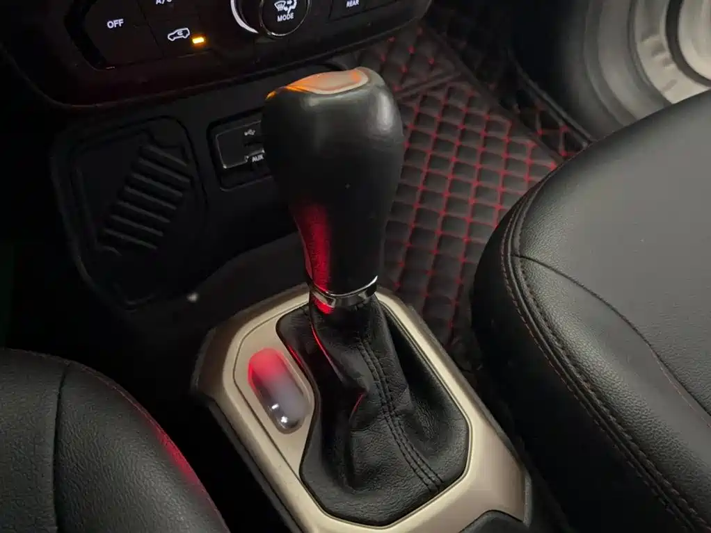 Jeep Renegade 2019 2018 Connected Large Screen Edition 180T Automatic Kinetic+