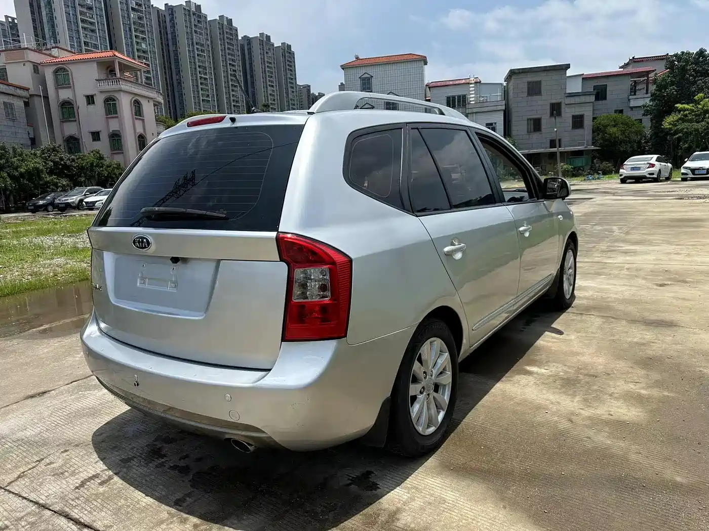 Kia Carens 2011 2.0L 7-Seater Automatic Standard фото 11