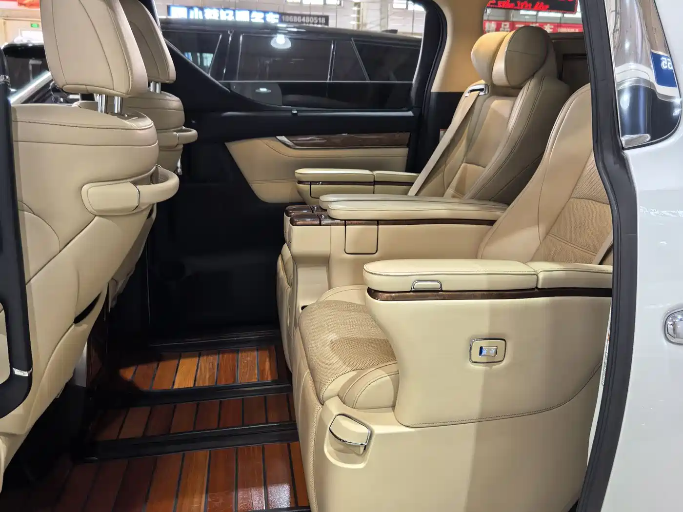 Toyota Alphard 2015 3.5L Premium Edition фото 6