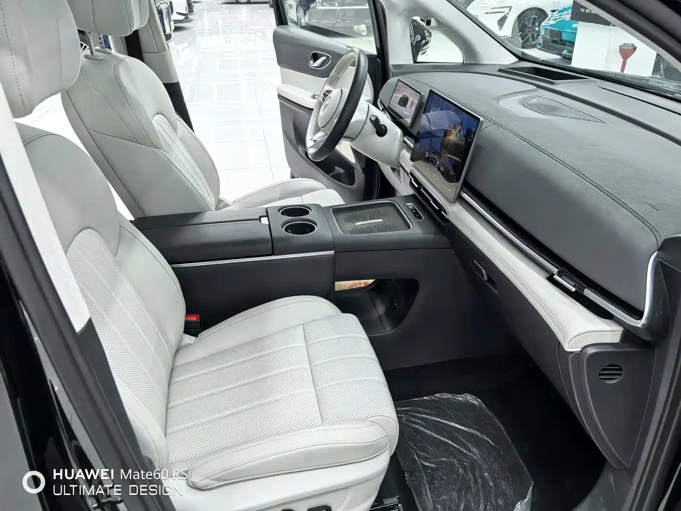 Voyah Auto Voyah Dreamer 2025 Model PHEV 4WD Premium QianKun Edition фото 15
