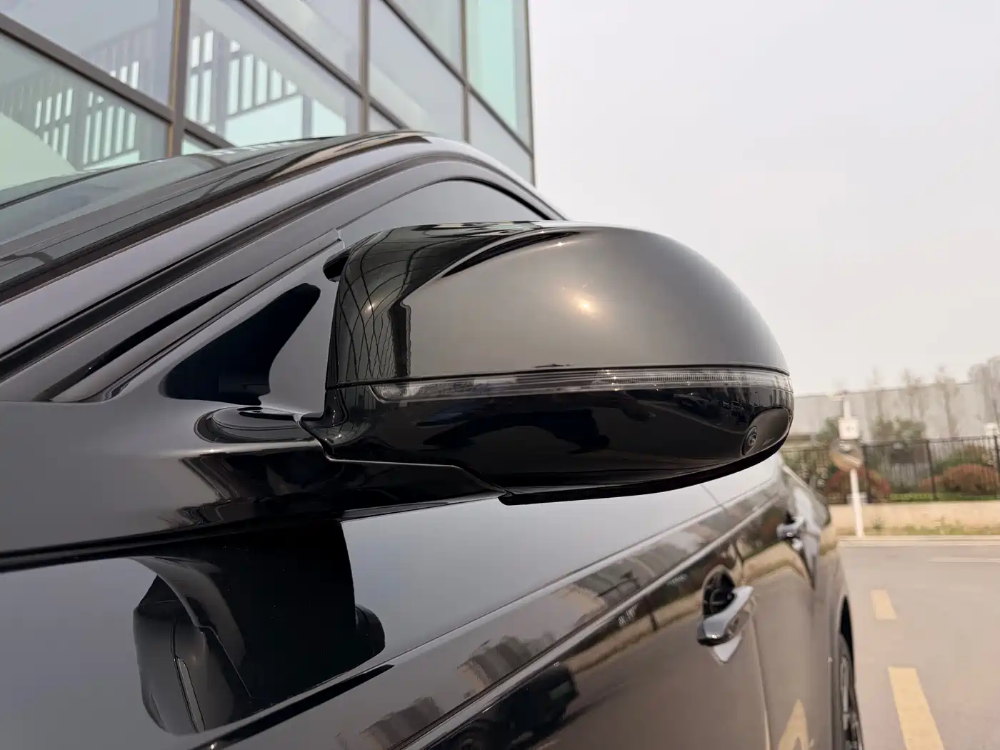 BMW XM 2023 50e фото 40