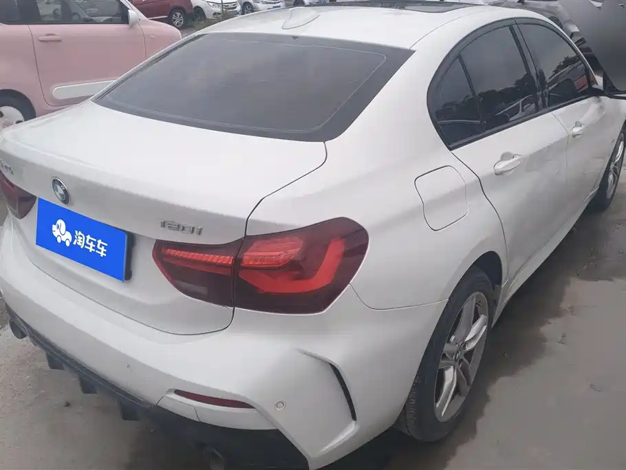 BMW 1 Series 2023 120i M Sport фото 3