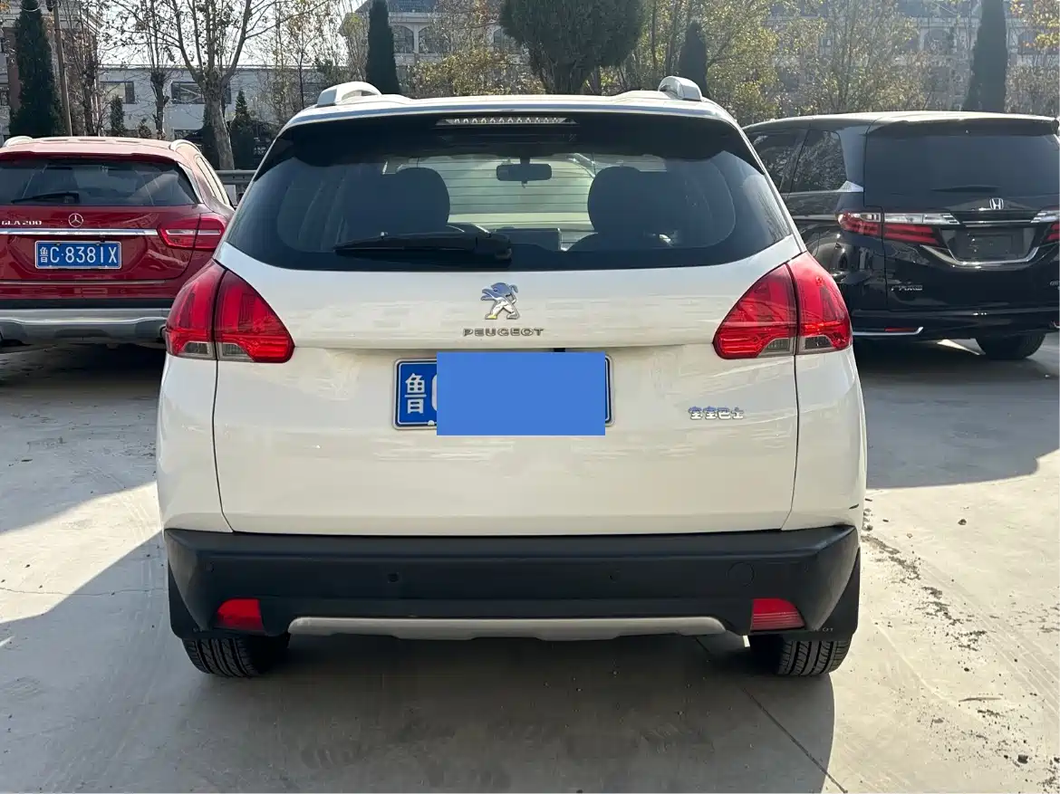 Peugeot 2008 2014 1.6L Manual Trend Edition фото 4