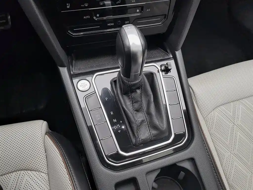 Volkswagen Magotan 2023 Model 2 Million Commemorative Edition 330TSI DSG Luxury фото 13