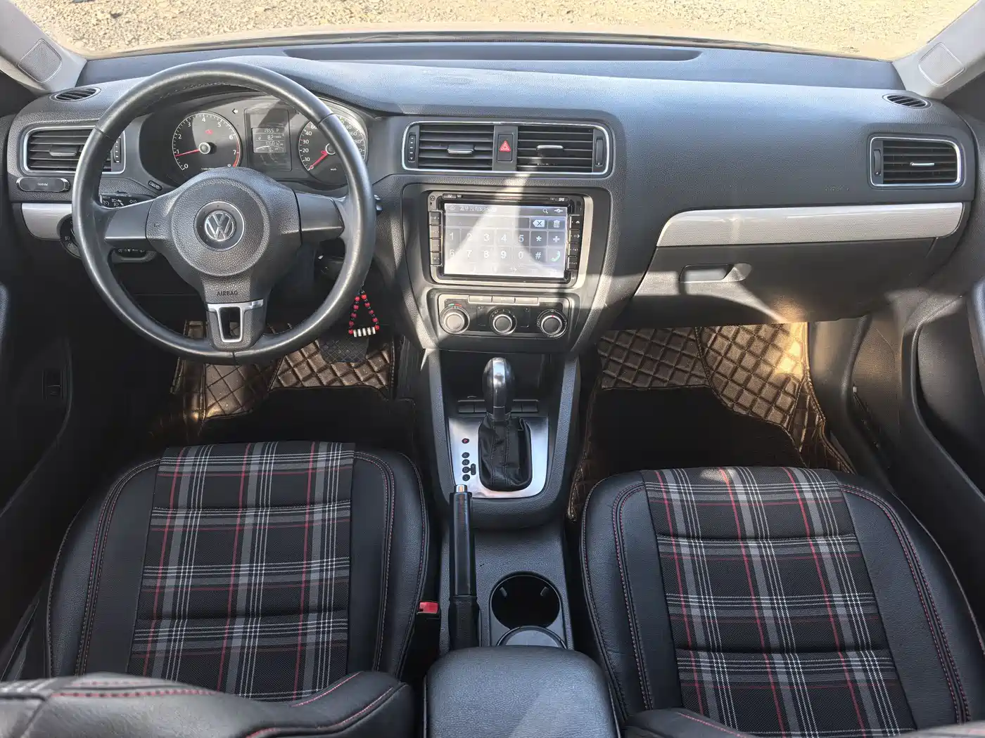 Volkswagen Sagitar 2014 Facelift 1.6L Automatic Comfort фото 6
