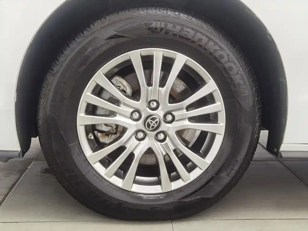 Photo 17 - Toyota Sienna