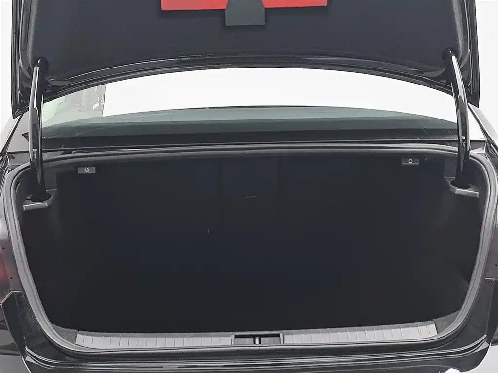 Volkswagen Magotan 2023 Model 2 Million Commemorative Edition 330TSI DSG Luxury фото 16