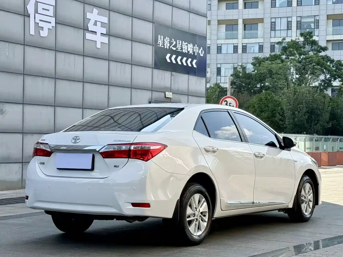 Toyota Corolla 2014 1.6L CVT GL-i фото 9