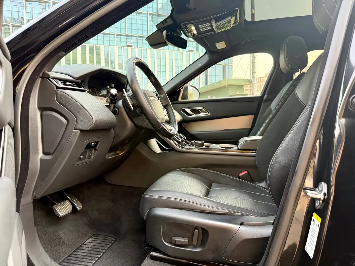 Land Rover Range Rover Velar 2019 250PS R-DYNAMIC S фото 9