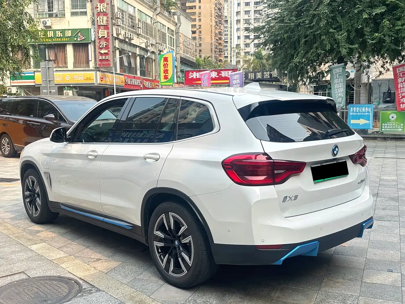 BMW IX3