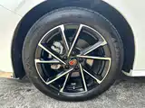 Фото 31 - Hongqi H6
