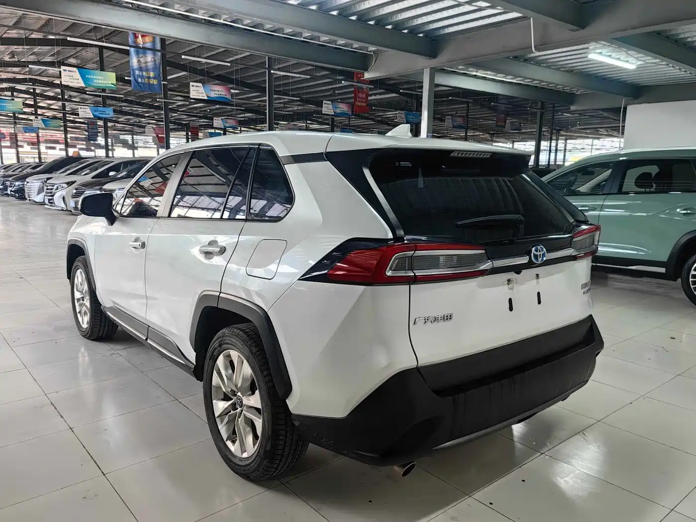 Toyota Wildlander 2022 Hybrid 2.5L E-CVT FWD Leading Edition фото 7