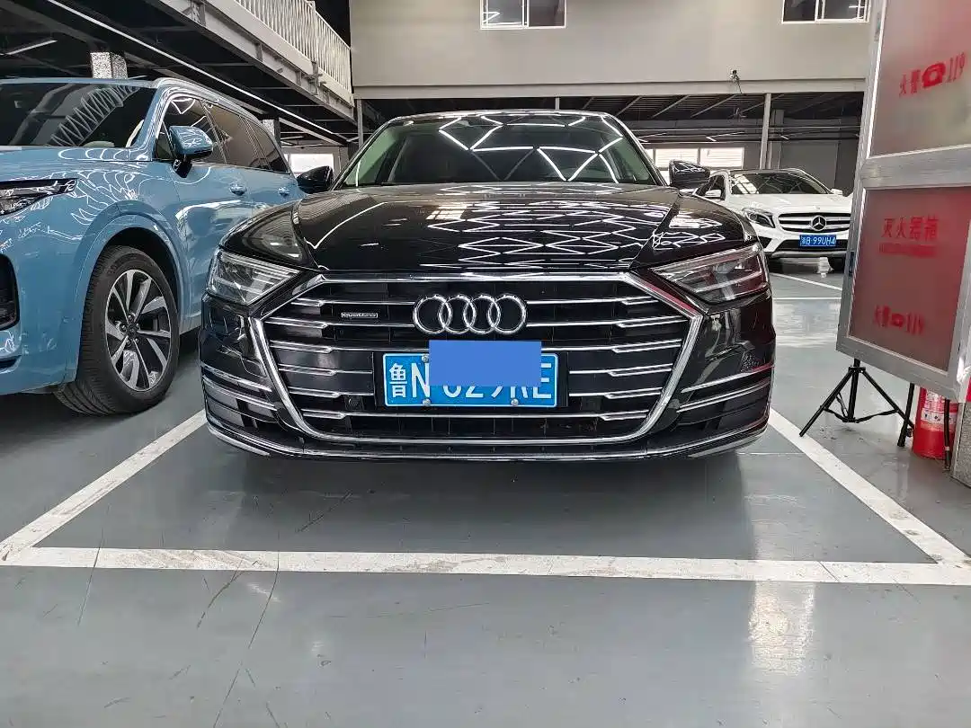 AUDI A8