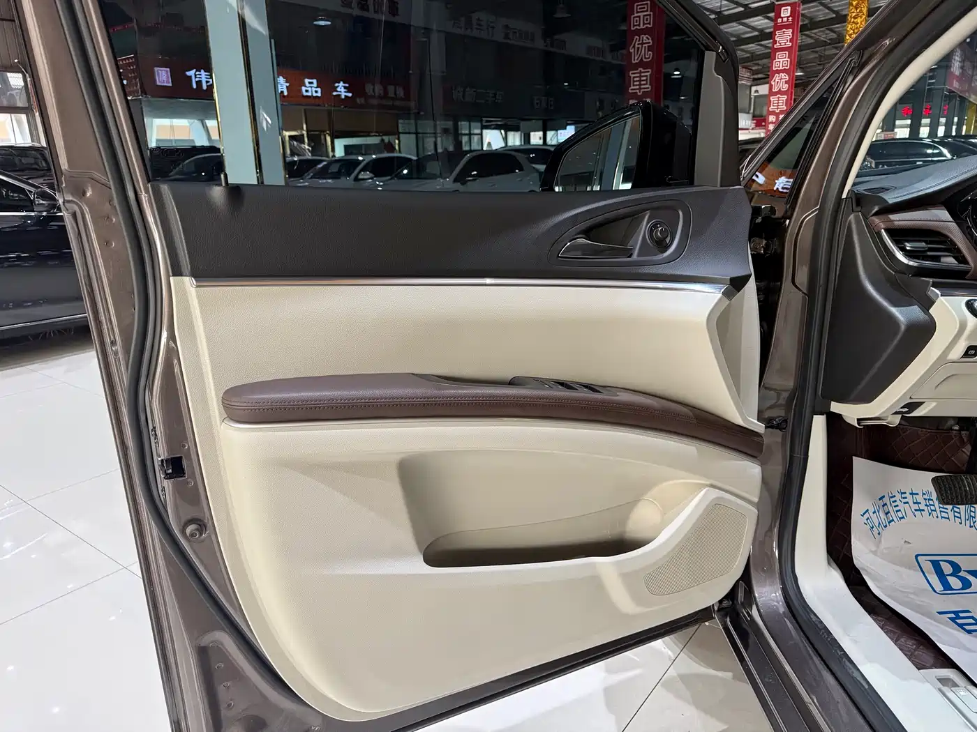 Buick GL8 2021 Land Business Class 652T Luxury фото 10