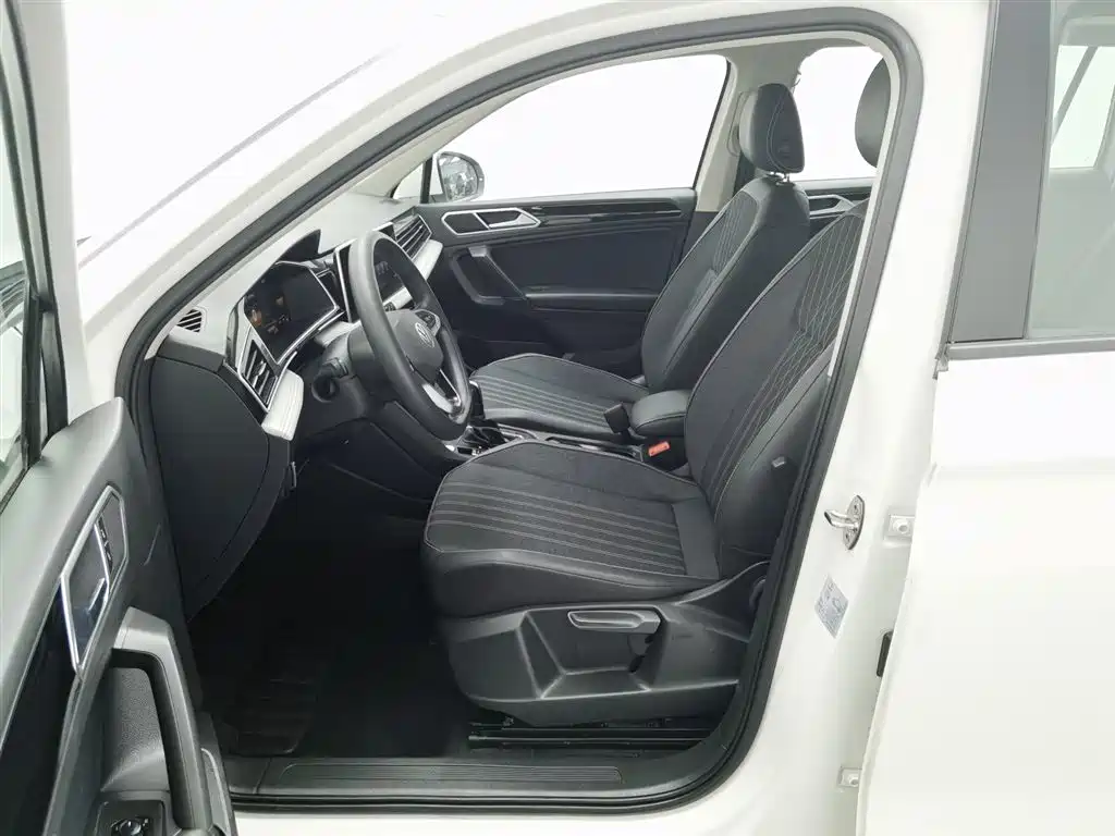 Volkswagen Tiguan L 2022 330TSI Automatic 2WD Comfort Edition фото 10